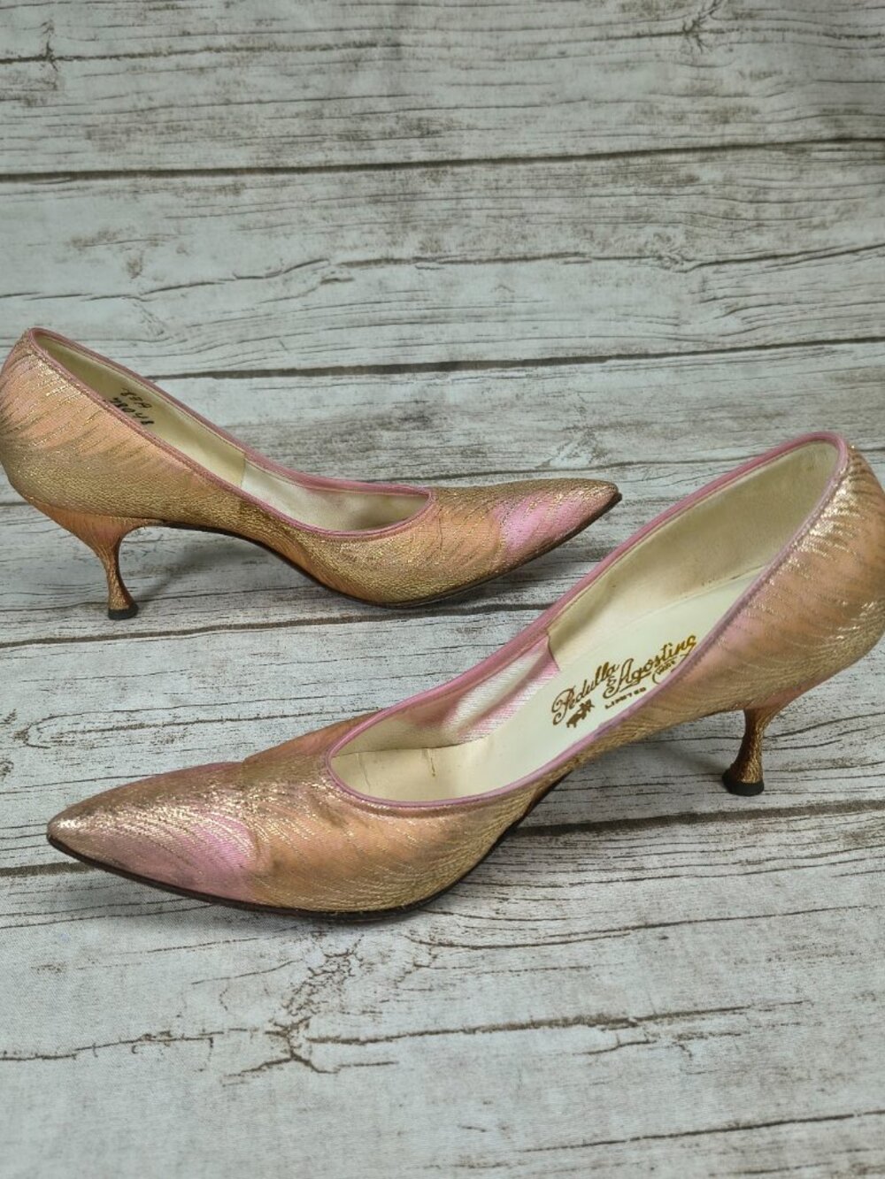 Vintage 1950s Pedulla & Agosting Pink & Gold Metallic Kitten Heel Pumps